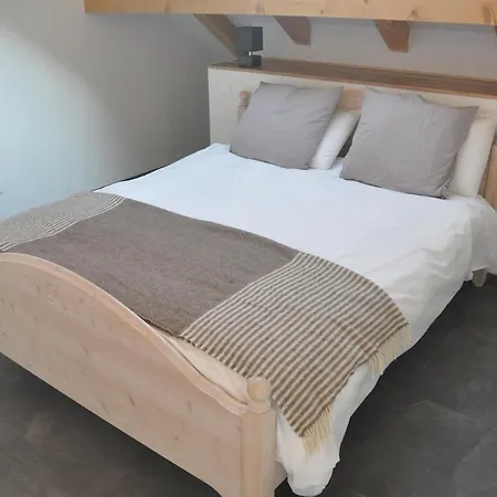 Le Beule 2 To 4 Adults & 3 Children - Views